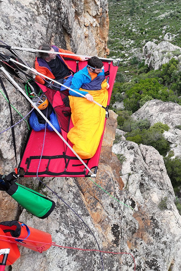 portaledge nuit insolite corte